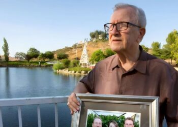 Τον πήρε τηλέφωνο ο γιος του, τον οποίο είχε κηδέψει πριν από 11 μέρες – Αυτό που ακολούθησε προκαλεί σοκ