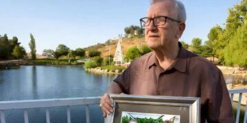 Alldaynews.gr Τον πήρε τηλέφωνο ο γιος του, τον οποίο είχε κηδέψει πριν από 11 μέρες – Αυτό που ακολούθησε προκαλεί σοκ