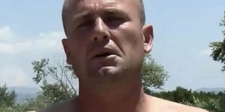 Alldaynews.gr Τον λένε Γκόγκα Λεντιάν. Είναι Αλβανός. Είναι ο άνδρας που βούτηξε στον ποταμό Άραχθο και έσωσε τα δύο ανήλικα παιδιά