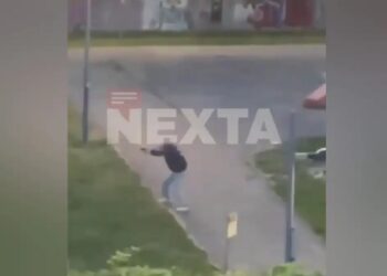 Η στιγμή που μαθητής ανοίγει πυρ σε σχολείο – 30 τα θύματα, αυτοκτόνησε ο δράστης (video)