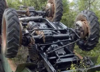 Ιερέας καταπλακώθηκε από το τρακτέρ του ενώ εκτελούσε αγροτικές εργασίες – Διακομίστηκε με ασθενοφόρο του ΕΚΑΒ  στο νοσοκομείο