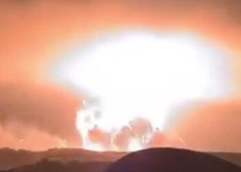 Παγκόσμιο σοκ από το χτύπημα των ΗΠΑ στο Ιράν: Βίντεο με αμερικανική υπερβόμβα να χτυπά πυρηνική εγκατάσταση – Ισχυρές εκρήξεις και μανιτάρια φωτιάς