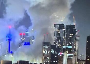 Mπαράζ επιθέσεων του Ιράν στο Ισραήλ με 10 νεκρούς, 200 τραυματίες και αγνοούμενους- Ισραηλινά πλήγματα σε διυλιστήρια και στο υπ. Άμυνας στο Ιράν