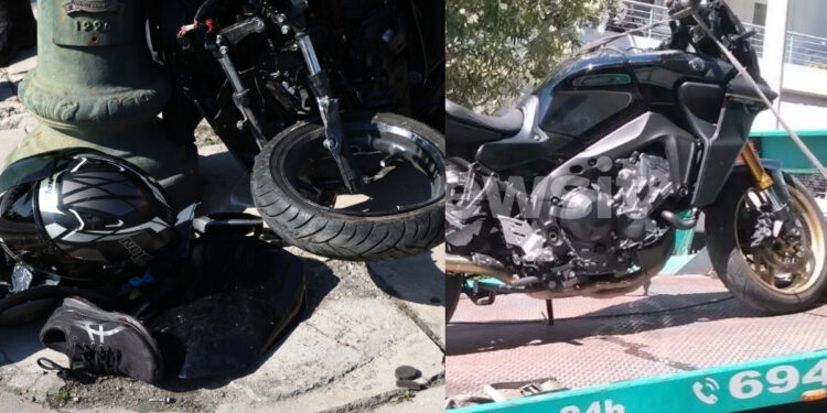 Alldaynews.gr Έκανε σούζα με τη μηχανή και «καρφώθηκε» σε φορτηγάκι – Διασωληνωμένα δύο άτομα μετά από το σφοδρό τροχαίο