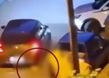 Alldaynews.gr Κτηνωδία στην Καλαμαριά: Άνδρας κλωτσάει γατάκι και μετά το πατάει με το αυτοκίνητό του – Συνελήφθη από αστυνομικούς