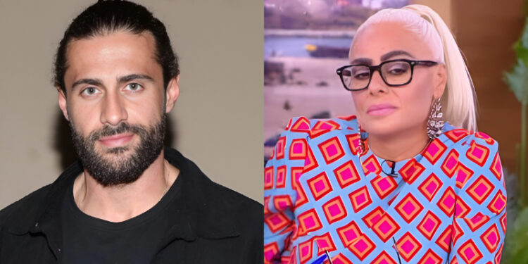 Alldaynews.gr Απίστευτες ατάκες από την Άρια Καλύβα για τον Κωνσταντίνο Βασάλο: «Το ίδιο πράγμα κάνει και το αμπαζούρ στο σαλόνι μου όταν του απευθύνω το λόγο»