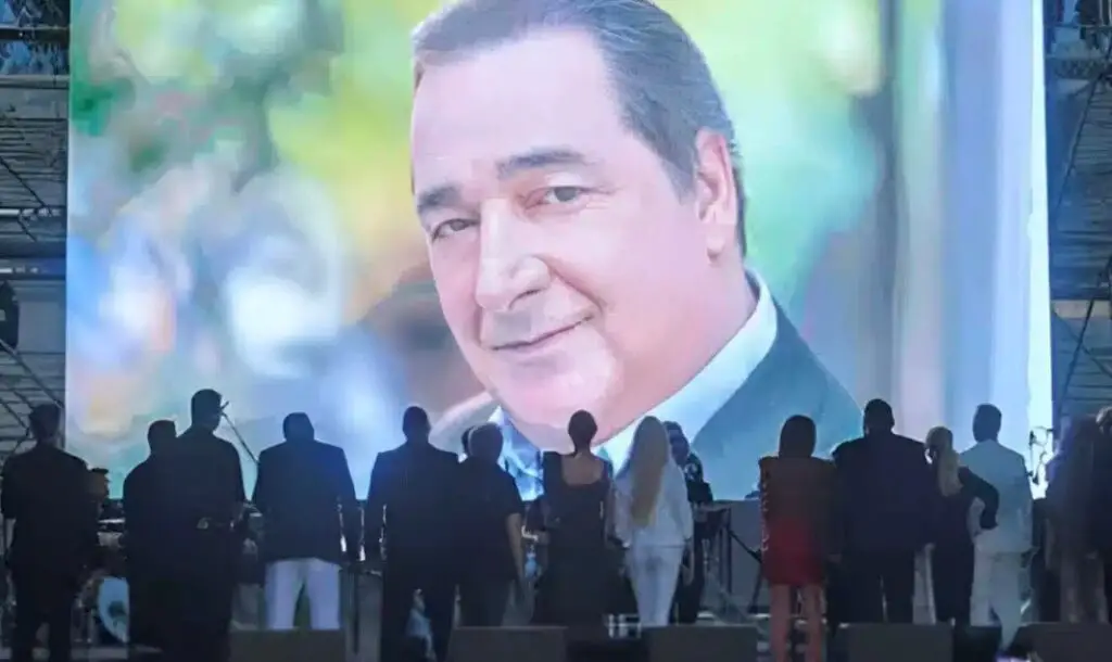 Βασίλης Καρράς