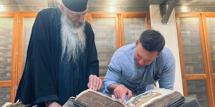 Alldaynews.gr Ο Στέφανος Κασσελάκης επισκέφθηκε τη Μονή Σινά: «Ο Μητσοτάκης την έχει “ξεπουλήσει” – Η κατάσταση πολύ χειρότερη από ό,τι περιμέναμε»