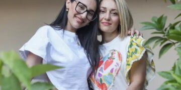 Alldaynews.gr Η Κλαυδία με την μητέρα της, Αγγελική, στη βεράντα του σπιτιού τους – Που θα τις δούμε μαζί στην τηλεόραση