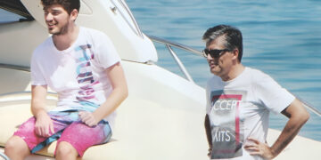 Alldaynews.gr Η απόλυτη ευτυχία για τον Λάμπη Ευαγγελάτο: Οι ξέγνοιαστες στιγμές από τις διακοπές του και η ομοιότητα με τον πατέρα του (photos)