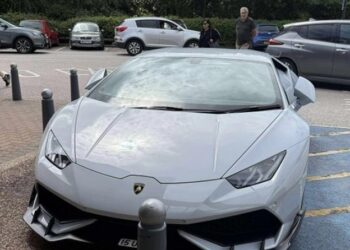 Άγριο κράξιμο σε ιδιοκτήτη πολυτελούς αυτοκινήτου, που πάρκαρε σε θέση ΑμεΑ – Τι συνέβη μετά…