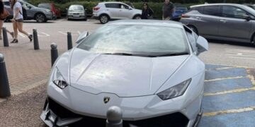 Alldaynews.gr Άγριο κράξιμο σε ιδιοκτήτη πολυτελούς αυτοκινήτου, που πάρκαρε σε θέση ΑμεΑ – Τι συνέβη μετά…