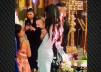 Νονά έγινε viral μετά το βίντεο που έπιασαν φωτιά τα μαλλιά της