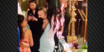 Alldaynews.gr Νονά έγινε viral μετά το βίντεο που έπιασαν φωτιά τα μαλλιά της