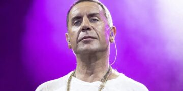 Ο Γιώργος Μαζωνάκης διέκοψε συναυλία του στην Κύπρο – Βίντεο με το ξέσπασμα του τραγουδιστή