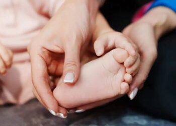 Άλλα λέει η οικογένεια του μωρού που πέθανε στην Πάρο και άλλα οι μαρτυρίες – Τι δείχνει η ιατροδικαστική