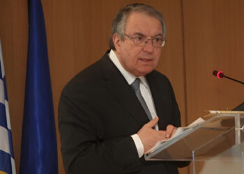 Μπαμπινιώτης: Πρόταση βόμβα για κατάργηση των Πανελλαδικών – «Άδικες και απάνθρωπες οι πανελλήνιες – Εισαγωγή στα πανεπιστήμια με απολυτήρıο Λυκείου»