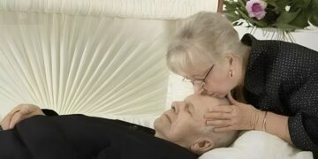 Γιατί δεν πρέπει ποτέ να φιλήσετε έναν νεκρό, σύμφωνα με γιατρό