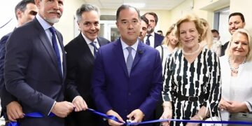 Οικογένεια Ντε Γκρες: Στον Ευαγγελισμό με τη Χρυσή Βαρδινογιάννη και τον Άδωνι Γεωργιάδη