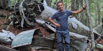 ΑΥΤΟΣ ΕΙΝΑΙ ο εκπαιδευτικός – Χωρίς τις αισθήσεις του στο βάθος του γκρεμού ο ορειβάτης που δέχτηκε επίθεση από αρκούδα