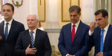 Ορκίστηκαν ο νέος υπουργός Μετανάστευσης, Θάνος Πλεύρης και οι τρεις νέοι υφυπουργοί της κυβέρνησης