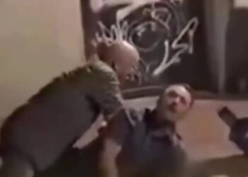 Αστυνομικός στραγγάλισε κλέφτη που του άρπαξε το κινητό – «Θα τον πνίξεις τον άνθρωπο», του φώναζαν