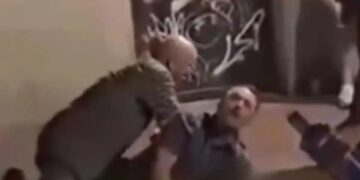 Alldaynews.gr Αστυνομικός στραγγάλισε κλέφτη που του άρπαξε το κινητό – «Θα τον πνίξεις τον άνθρωπο», του φώναζαν