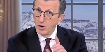 Alldaynews.gr Άρης Πορτοσάλτε: «Μην πηγαίνετε διακοπές τον Αύγουστο γιατί δεν χωράνε οι τουρίστες»