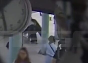 ΑΥΤΟΣ ΕΙΝΑΙ ο 46χρονος που προσπάθησε να μαχαιρώσει μία γυναίκα στον Προαστιακό (video)