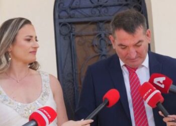 Πύρρος Δήμας: Δεν πήγαν τα παιδιά του στη βάφτιση της κόρης του – «Λύγισε» μπροστά στις κάμερες