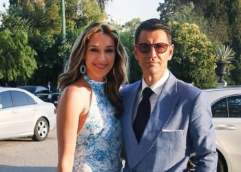 Alldaynews.gr Έχουν την καλύτερη κουμπαριά από όλους: Το παντοδύναμο ζευγάρι που πάντρεψε Σάκη Ρουβά και Κάτια Ζυγούλη