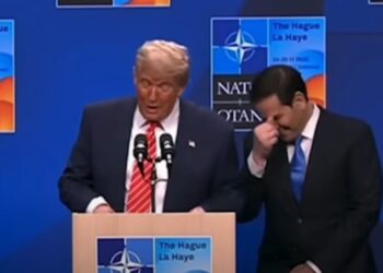 Μάρκο Ρούμπιο: Κλαίει από τα γέλια όταν ο Τραμπ μιλάει για τον χαρακτηρισμό «μπαμπάκας» από τον Ρούτε – «Το έκανε πολύ τρυφερά»