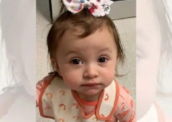 Βρέθηκε το κοριτσάκι που απήχθη το 2021 σε ηλικία ενός έτους – Την είδαν να κοιτάει από το παράθυρο