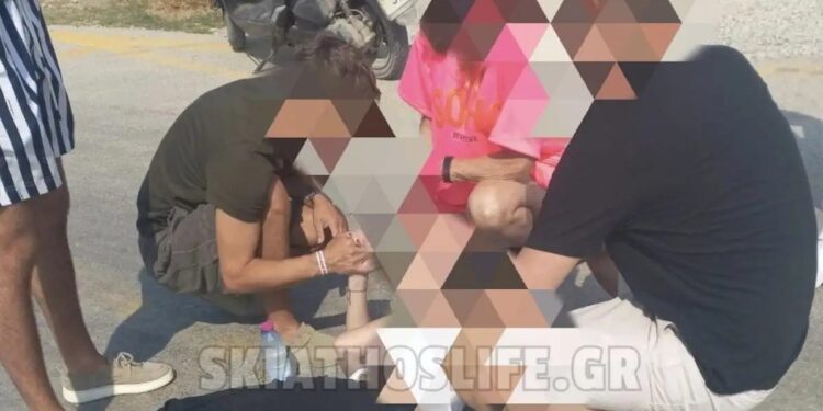 Alldaynews.gr Ατύχημα στο αεροδρόμιο της Σκιάθου: Δύο γυναίκες παρασύρθηκαν από τα αέρια αεροπλάνου κατά την απογείωση – Τραυματίστηκε η μία