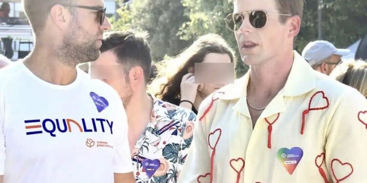 Στο Athens Pride με τον σύζυγό του και την Φάρλι, ο Στέφανος Κασσελάκης