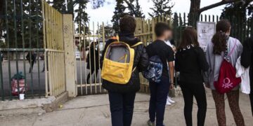 Alldaynews.gr Μαθήτρια Γυμνασίου έδειρε συμμαθήτριά της με… συνεργούς και ανέβασε το βίντεο στο instagram – Συνελήφθη μία 15χρονη!