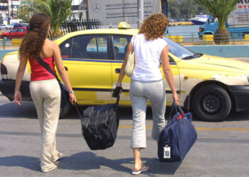 Συνελήφθη οδηγός ταξί, ο οποίος ζήτησε τα… μαλλιοκέφαλά του για κούρσα προς το λιμάνι του Πειραιά