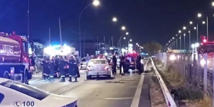 Εθελόντρια της Πυροσβεστικής παρασύρθηκε από αυτοκίνητο την ώρα κατάσβεσης φωτιάς στην Αθηνών – Λαμίας