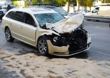 Τροχαίο στον Άλιμο: «Δεν κατάλαβα τι έγινε, δεν είδα το απορριμματοφόρο» λέει ο 23χρονος ταξιτζής