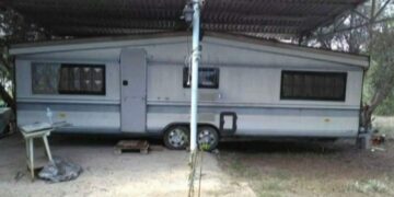 Alldaynews.gr Έκλεψαν… 9μετρο τροχόσπιτο από οικόπεδο – Έκοψαν με πριόνι μέχρι και κλαδιά δέντρων για να το αρπάξουν