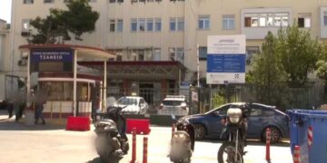 Alldaynews.gr Τζάνειο – Σοκάρει ο γιος της 62χρονης: «Σκάνε οι πρώτες σταγόνες και η μαμά σπαρταρούσε»