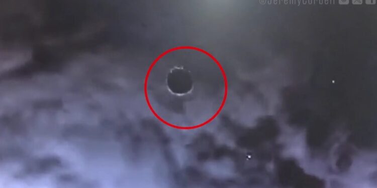 Alldaynews.gr Ο στρατός των ΗΠΑ κατέγραψε ιπτάμενο δίσκο – Δόθηκε στη δημοσιότητα εντυπωσιακό βίντεο UAP