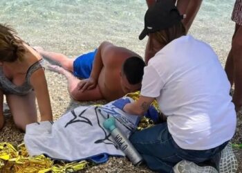 Alldaynews.gr Επανέφεραν 4χρονο παιδί που υπέστη καρδιακή ανακοπή στην παραλία – Το παιδί υπέστη κρίση μέσα στη θάλασσα