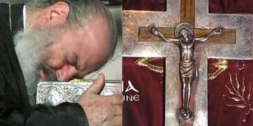 Όταν ο Αρχιεπίσκοπος Χριστόδουλος έπιασε τον Τίμιο Σταυρό και ευωδίαζε –  Μαρτυρία στην Εκκλησία του Λυκαβηττού