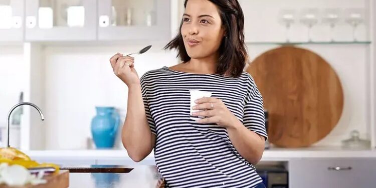 Alldaynews.gr Καρκίνος του παχέος εντέρου: Το κοινό σνακ που μπορεί να μειώσει τον κίνδυνο, σύμφωνα με γιατρούς του Χάρβαρντ