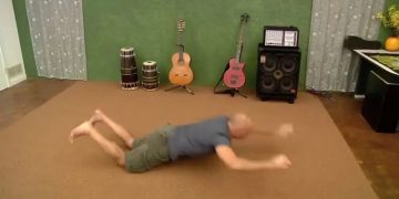 Πνίγεστε με φαγητό και είστε μόνοι; Αυτή η κίνηση θα μπορούσε να σας σώσει τη ζωή!