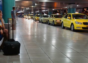 Χειροπέδες σε οδηγό ταξί που χρέωσε 310 ευρώ για «Ελ. Βενιζέλος» – Σύνταγμα