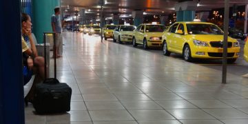 Alldaynews.gr Χειροπέδες σε οδηγό ταξί που χρέωσε 310 ευρώ για «Ελ. Βενιζέλος» – Σύνταγμα