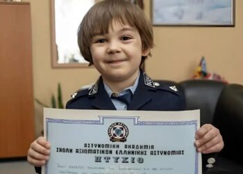 Ο 4χρονος Χριστόφορος έγινε Αρχηγός της ΕΛ.ΑΣ. για μία μέρα – Μια ευχή γεμάτη δύναμη και παιδικό όνειρο