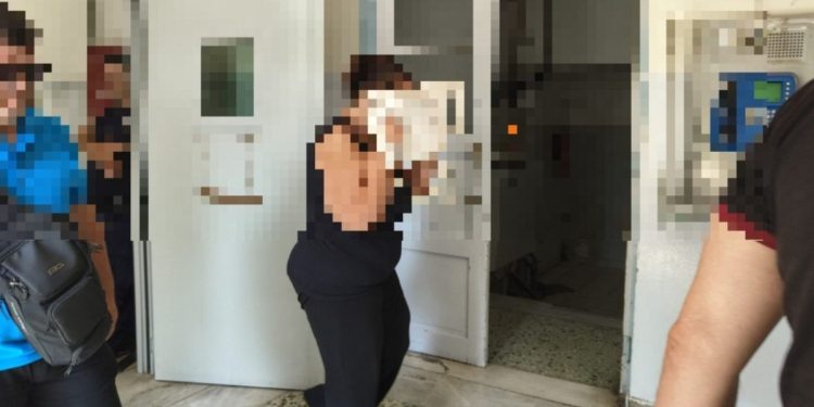 Alldaynews.gr «Ζητώ συγγνώμη» είπε η 52χρονη που κατηγορείται για αιμομιξία με το ανήλικο παιδί της